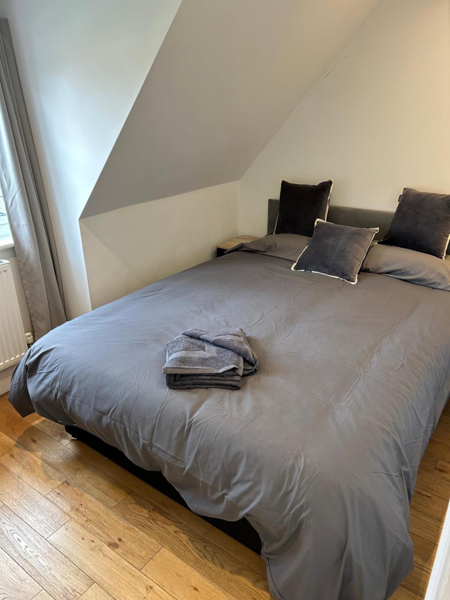 Luxury Penthouse * Cobham (Surrey)